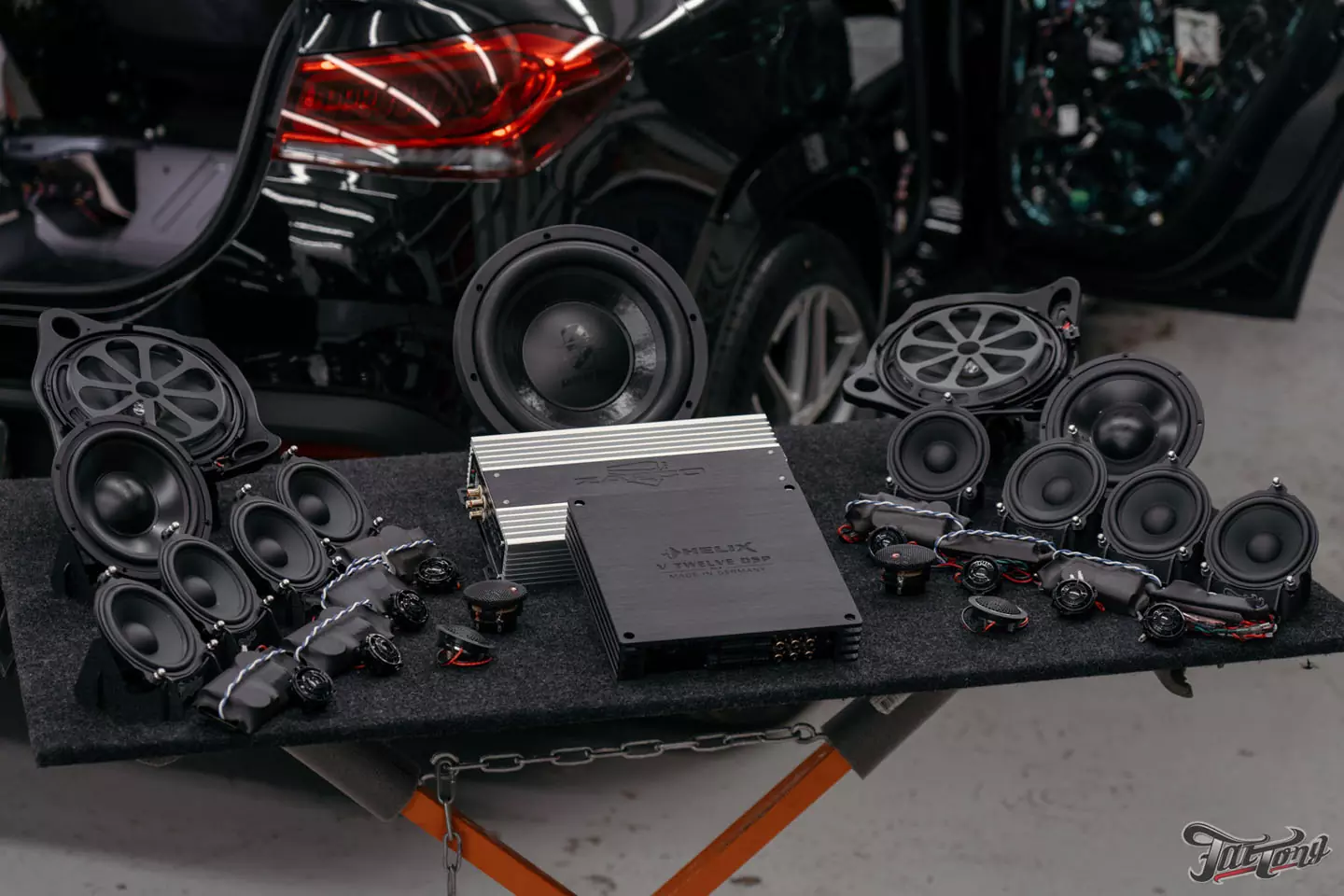 Выкинули BURMESTER 3D из нового Mercedes GLE 63S и установили новую акустическую систему. Выполнили комплексную шумоизоляцию, построили выхлопную систему, установили обвес Larte, оклеили полиуретаном